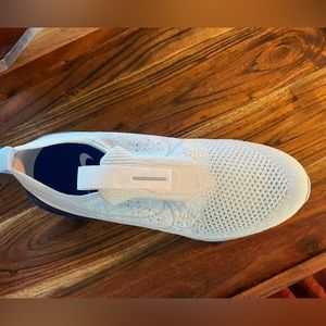 NWT- Nike Epic Phantom React Flyknit, size 8